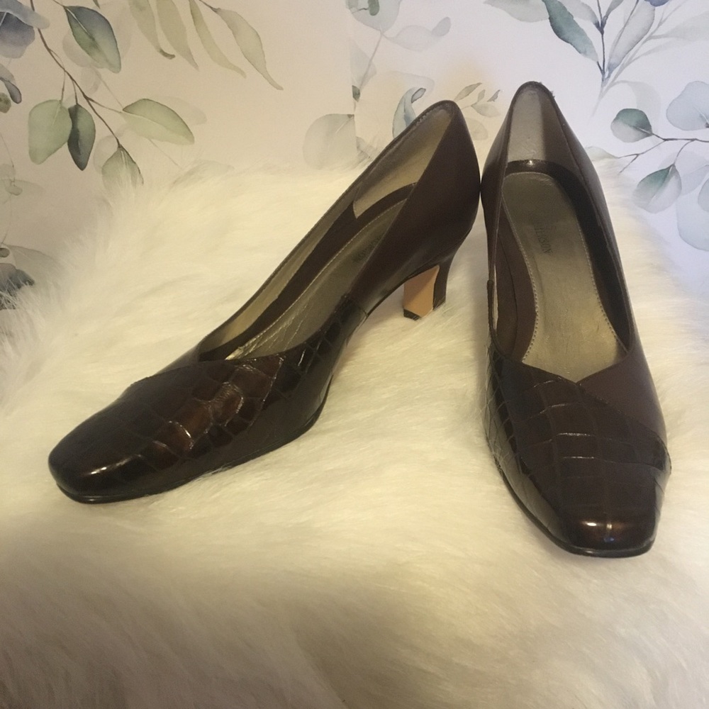 Ros Hommerson kitten wedge. Size 8